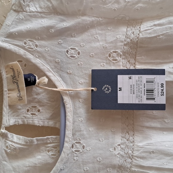 Universal Thread white blouse - Picture 2 of 4
